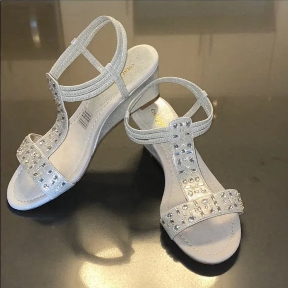 GORGEOUS BLING SILVER WEDGE SANDALS 9M - LIKE NEW!